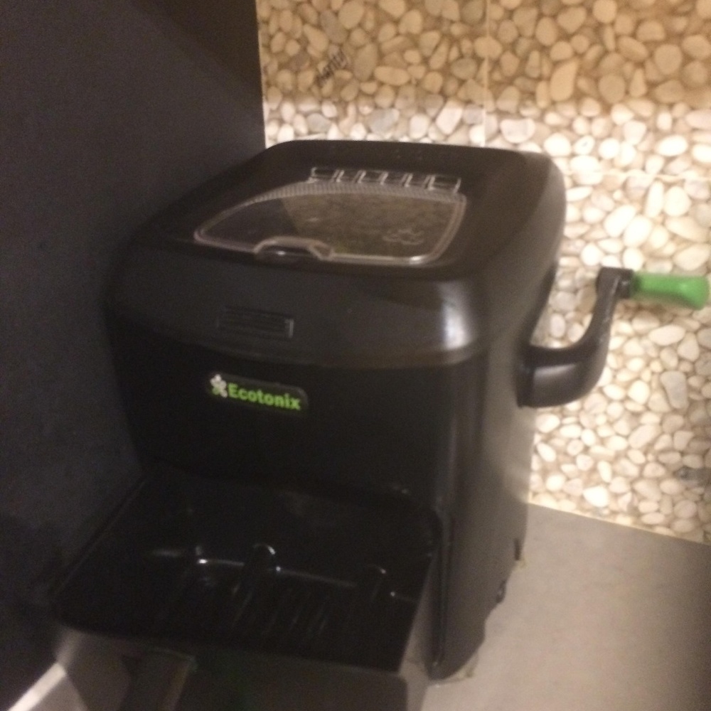 BRAND NEW eco-onix kitchen compost bin